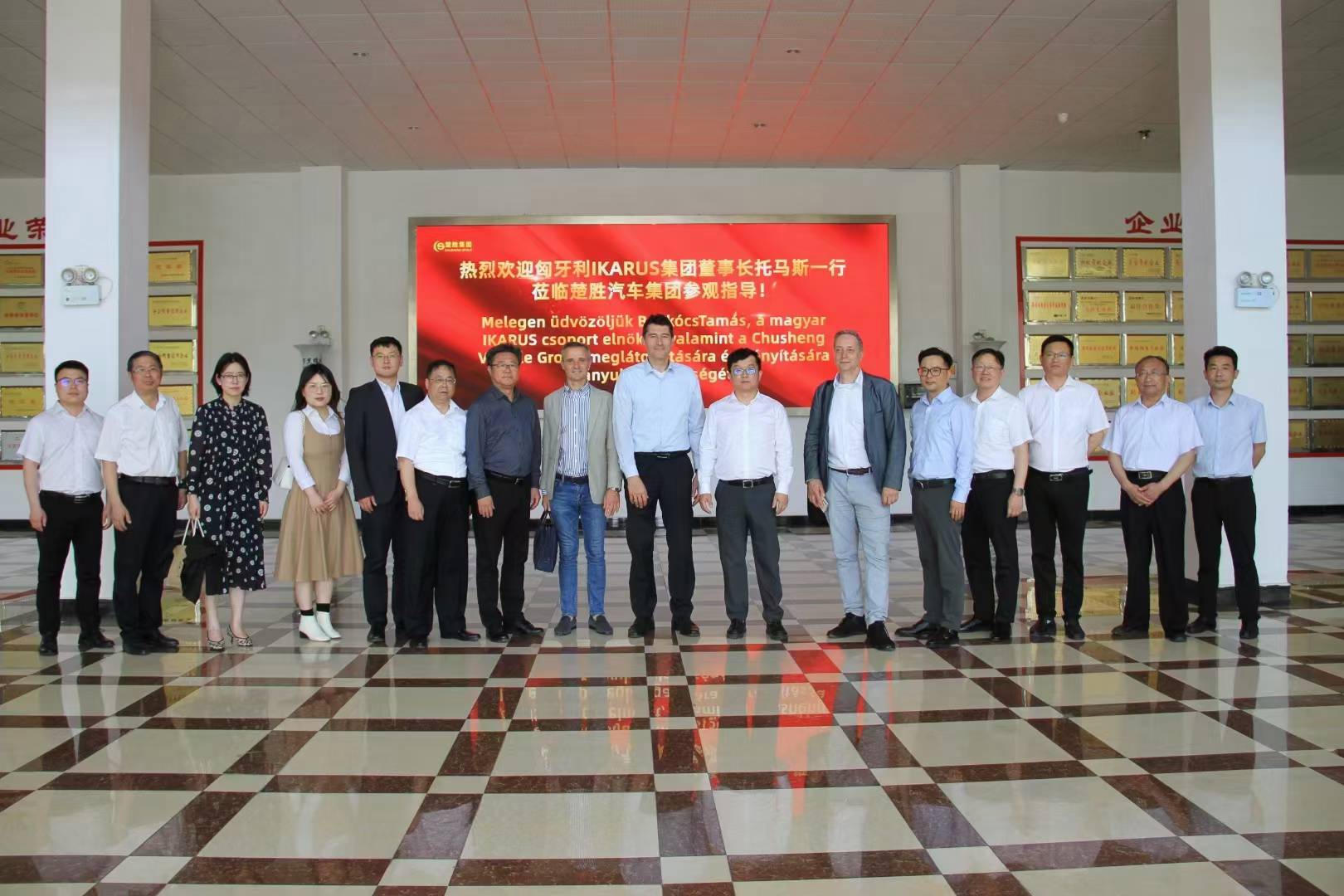 中?中國(guó)?車&中城?業(yè)工?集?迎團(tuán)?來(lái)?歐了?州最大、最牢?友固?好?合的?作商【伊卡?斯魯?集團(tuán)】托?斯馬?董事?一長(zhǎng)?行?察考?團(tuán)